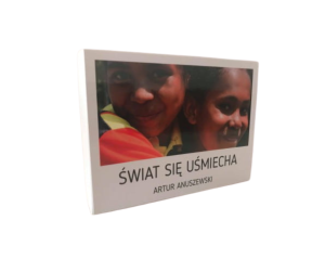 Zwrotnica: Świat się Uśmiecha